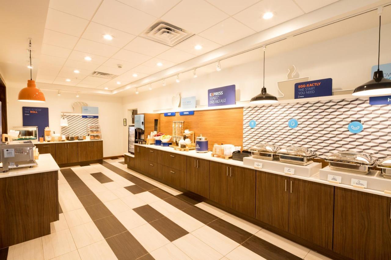 Holiday Inn Express Hotel & Suites Bay City By Ihg Экстерьер фото